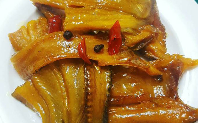 Khô cá lóc sốt me chua ngọt