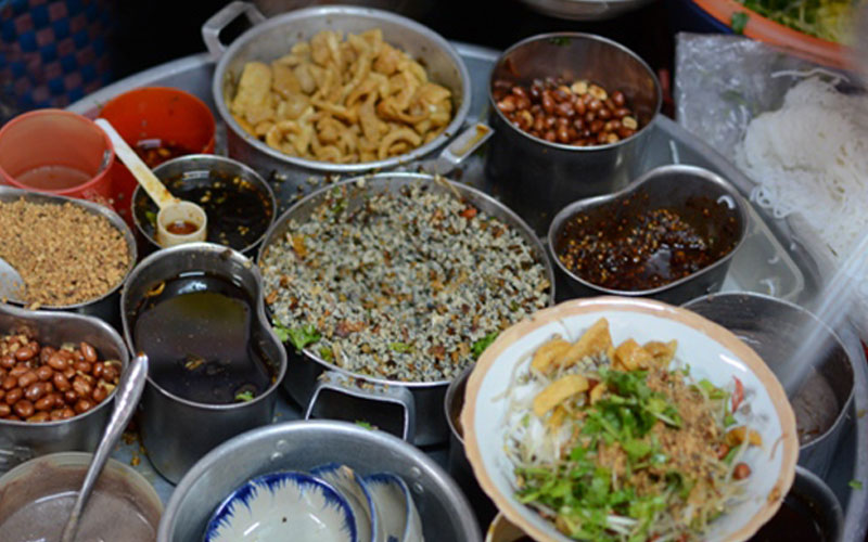 Ai đến thăm cố đô, nhất định phải thử cơm hến Huế một lần