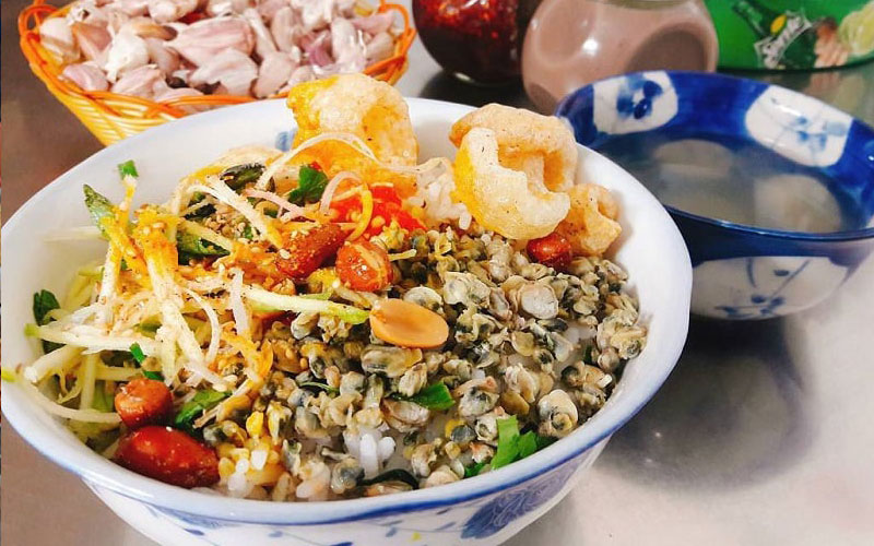 Cơm hến Huế luôn khiến biết bao người con xứ Huế thương nhớ mỗi khi nhắc về