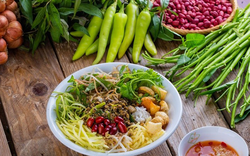 Cơm hến - Món ăn đặc sản dân dã đậm đà vị Huế thương