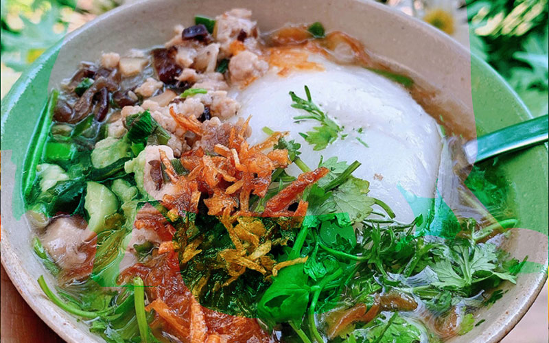 Bánh đúc nóng thơm ngon hấp dẫn cho ngày đầu đông se lạnh