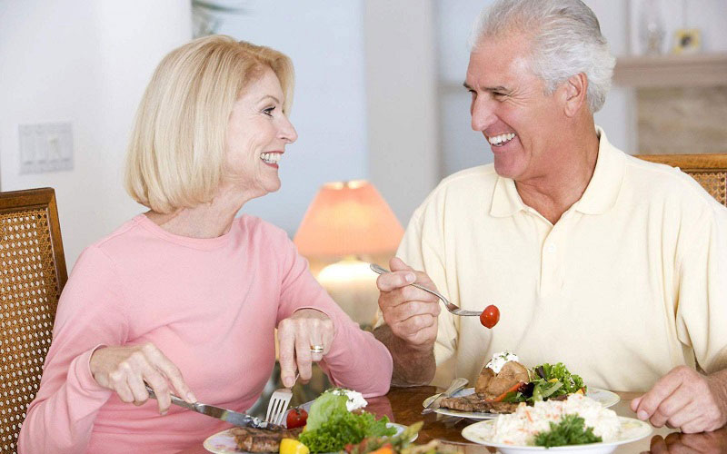 Chế độ ăn hợp lý sẽ tạo ra cuộc sống hạnh phúc cho người cao tuổi